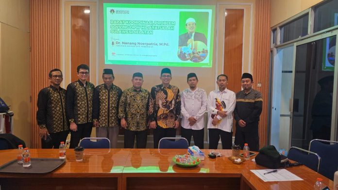 Sekjen DPP Hidayatullah Dr. Nanang Noerpatria, M.Pd., memberikan arahan dalam Rapat Koordinasi dan Problem Solving DPW Hidayatullah Sulawesi Selatan.